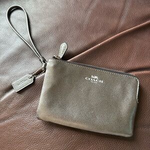 COACH Corner Zip Metallic Charcoal Wristlet Gunmetal Leather F54626